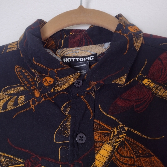 Hot Topic Grunge Moth Short Sleeve Button Down Shirt Men's Size M - Picture 7 of 13